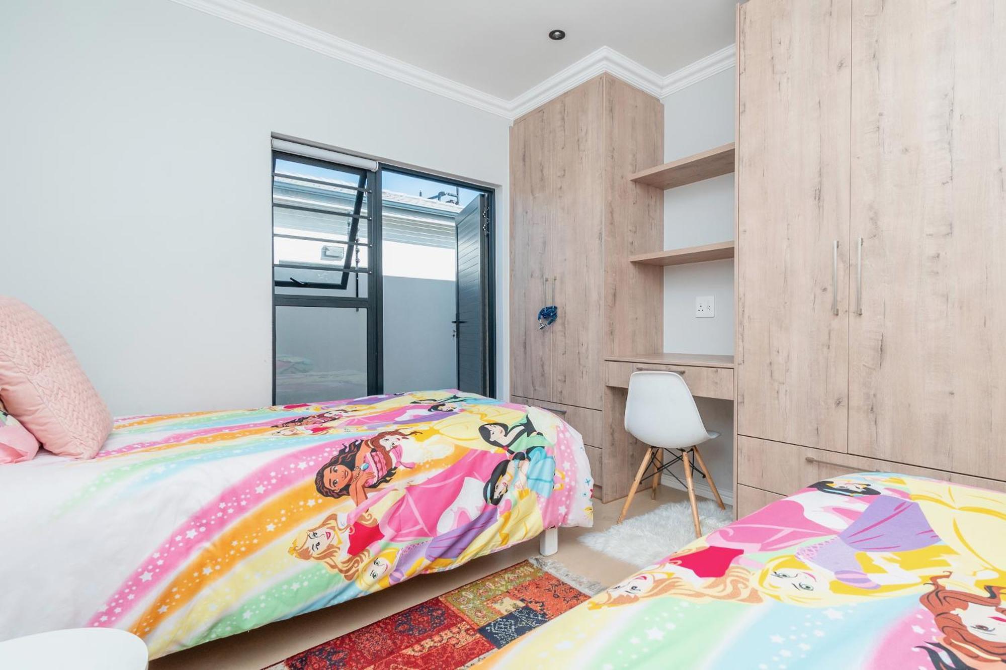 Precious - With Uninterrupted Power Supply Apartment Cape Town