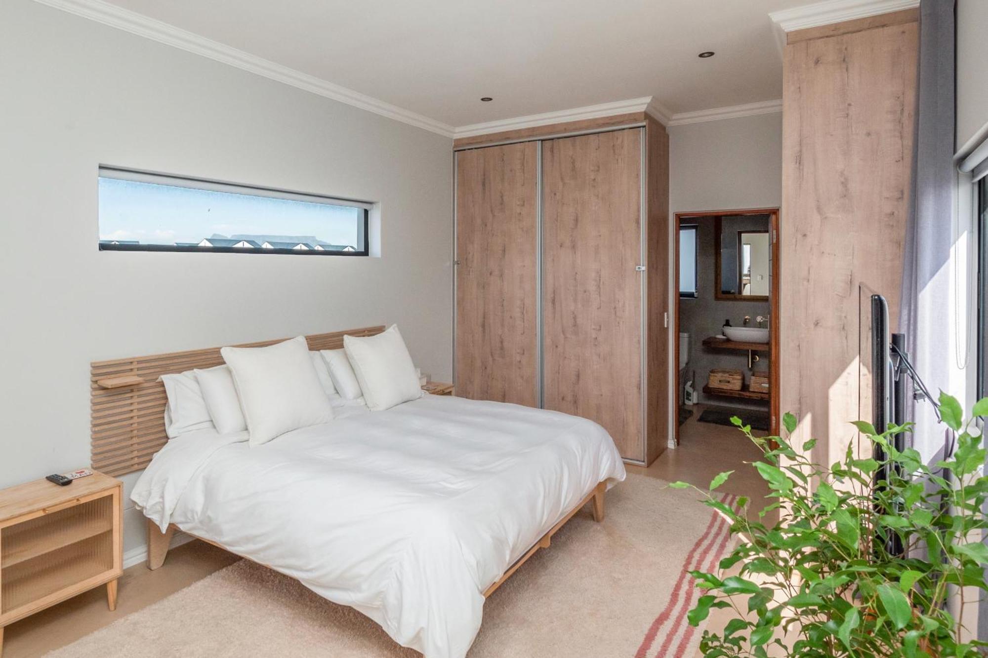Precious - With Uninterrupted Power Supply Apartment Cape Town